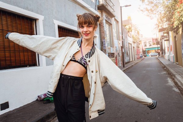 Les bases de la mode Y2K : une tendance qui séduit les jeunes ?